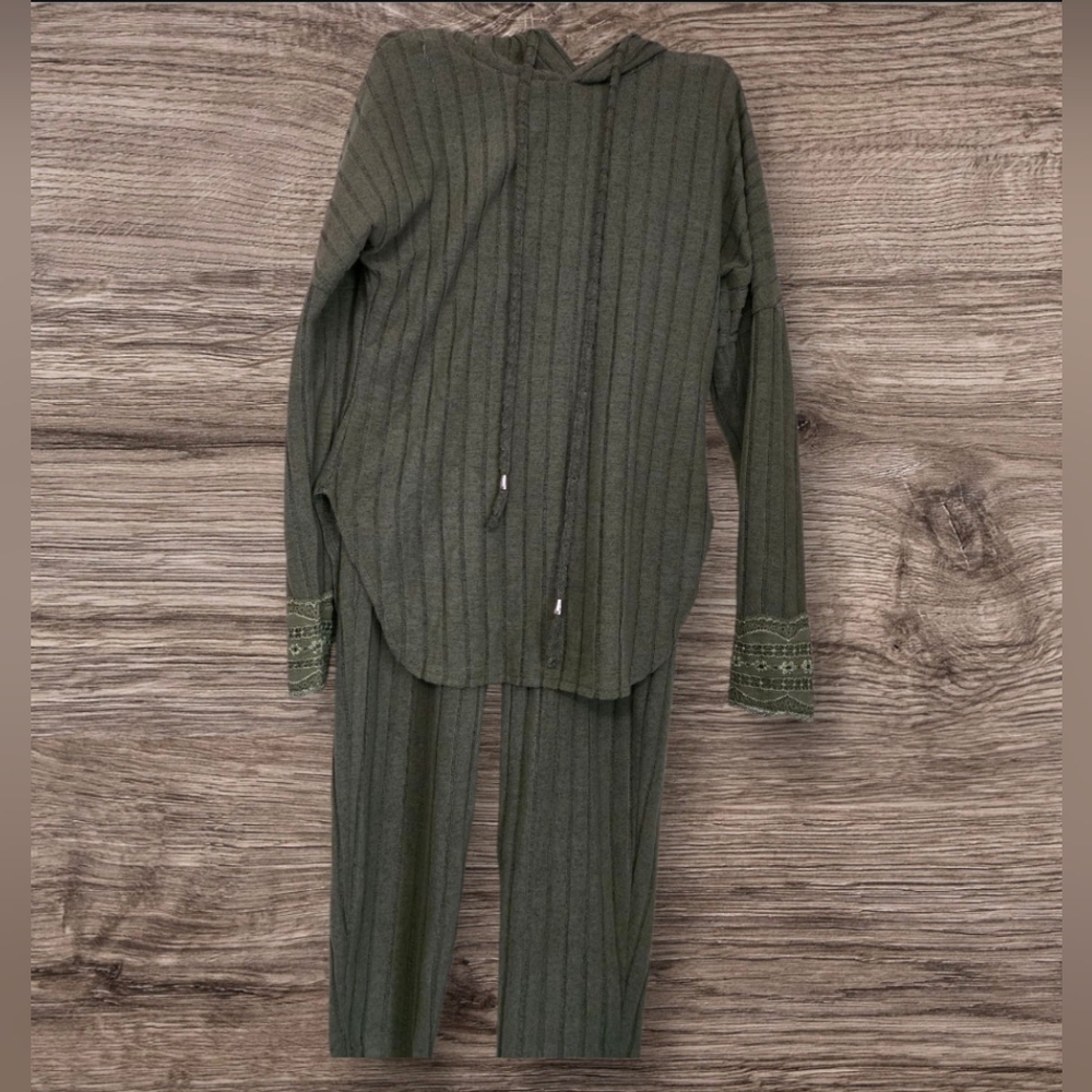 Olive Ribbed Hoodie & Pants Sz M (NWOT)